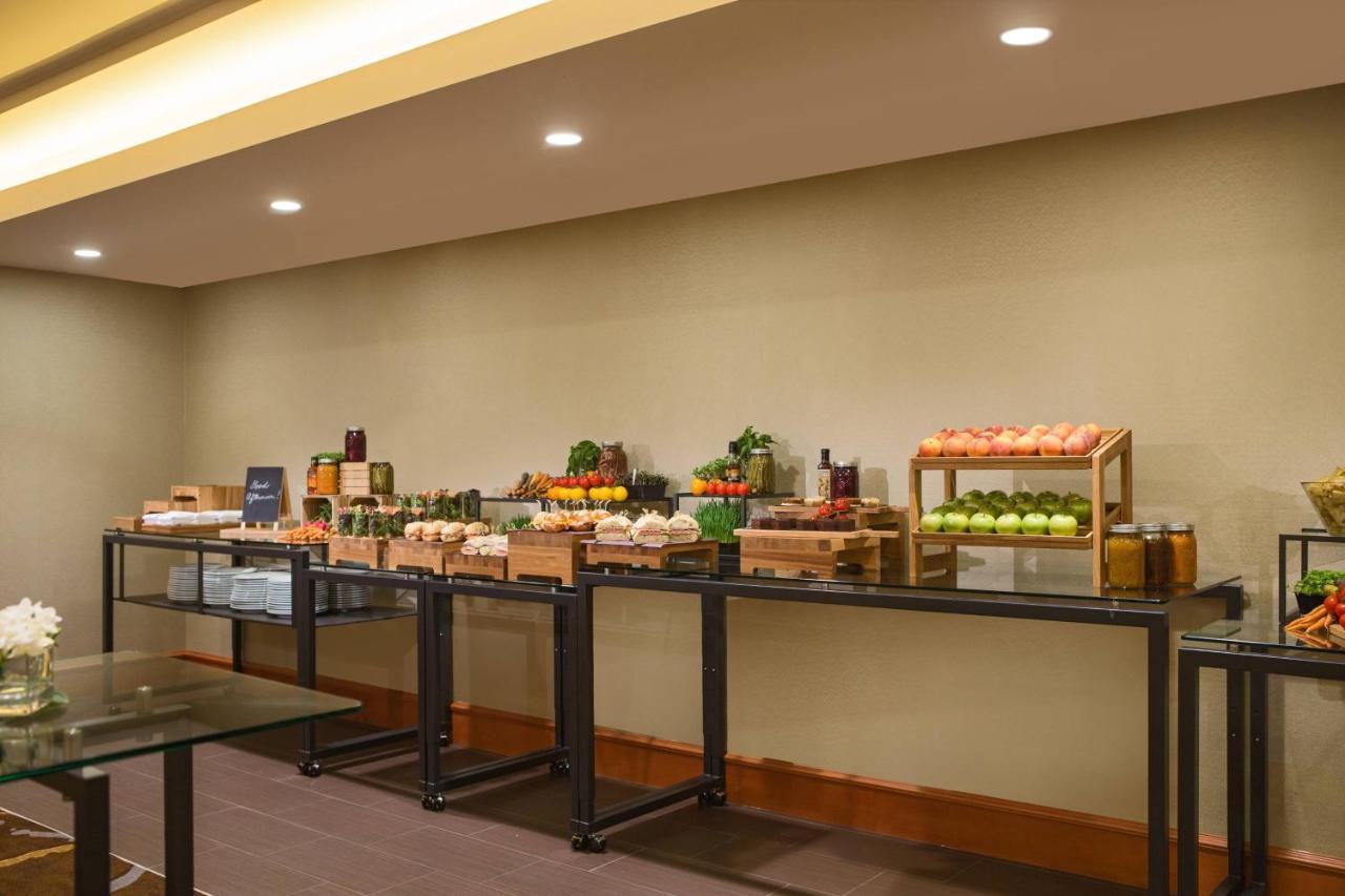 Calgary Marriott Downtown Hotel Экстерьер фото