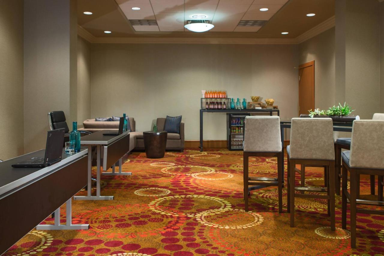 Calgary Marriott Downtown Hotel Экстерьер фото