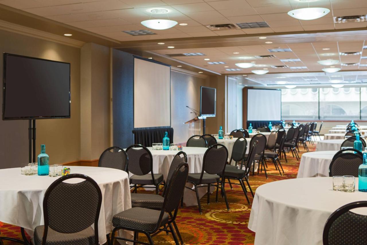 Calgary Marriott Downtown Hotel Экстерьер фото