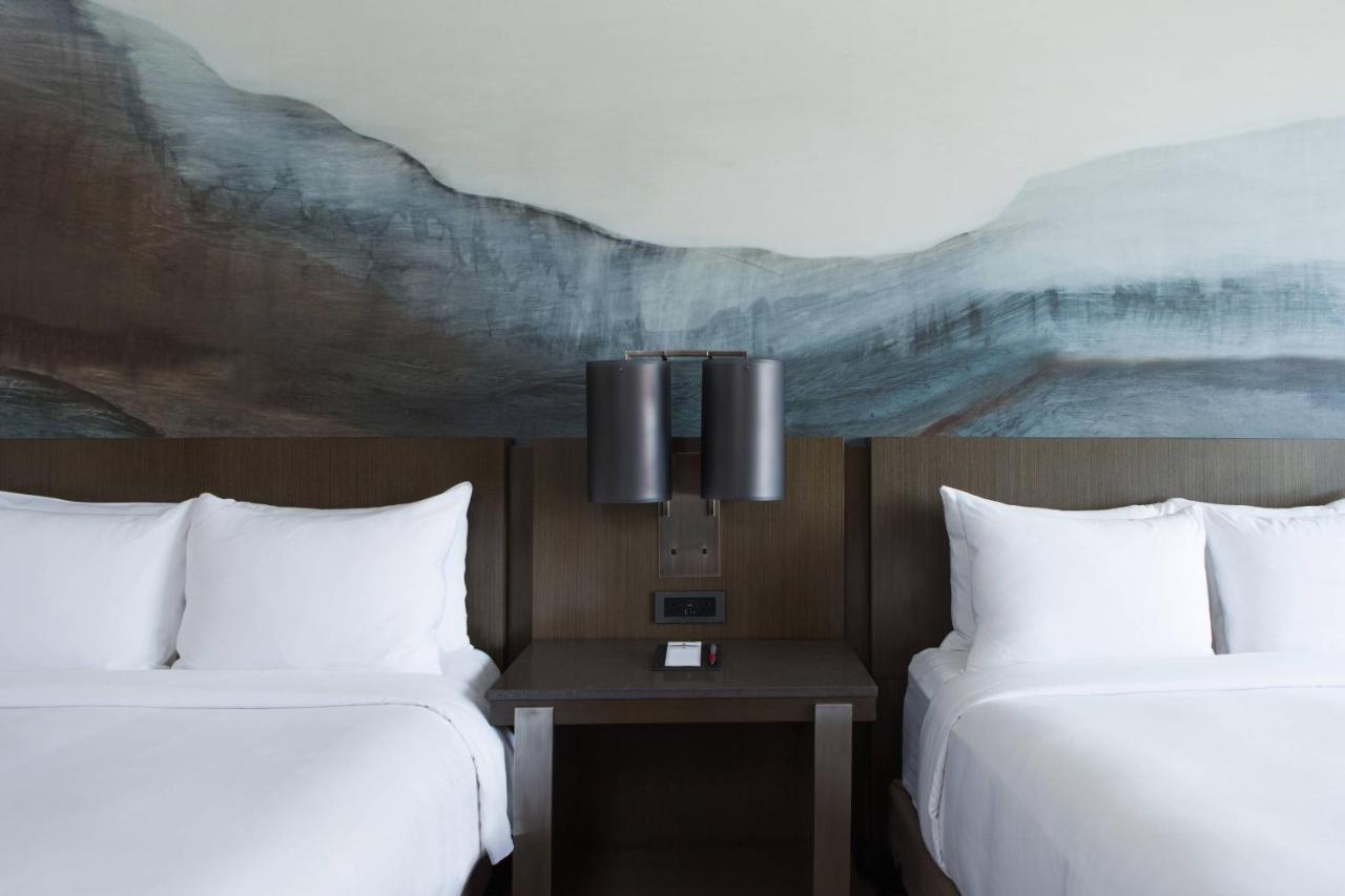 Calgary Marriott Downtown Hotel Экстерьер фото