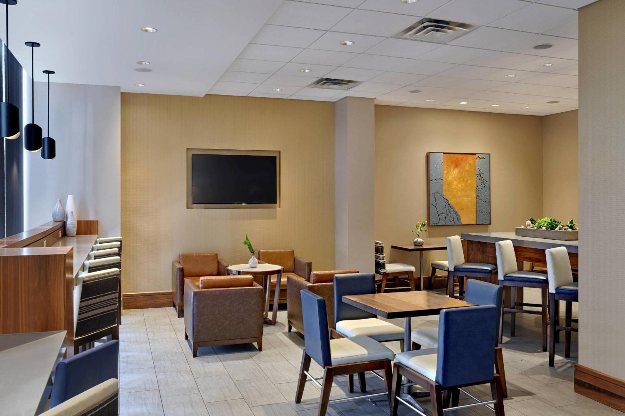 Calgary Marriott Downtown Hotel Экстерьер фото