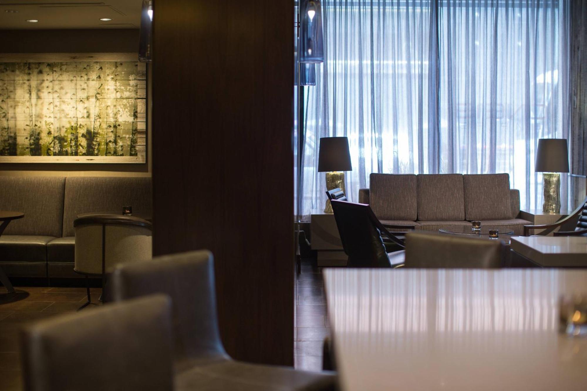Calgary Marriott Downtown Hotel Экстерьер фото